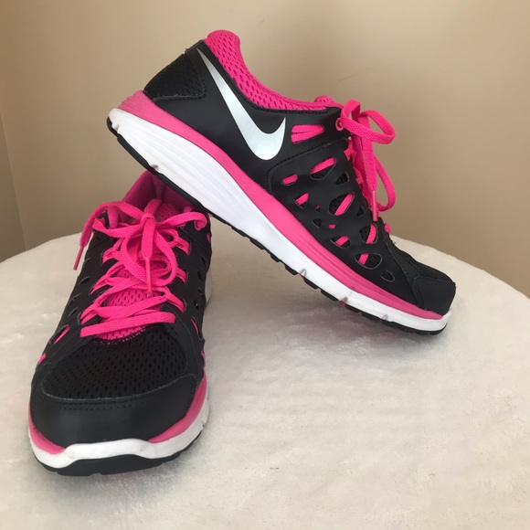 Nike Shoes - ▪️Women Nike Dual Fusion Sneakers